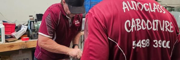 autoglass caboolture team repairing windscreen